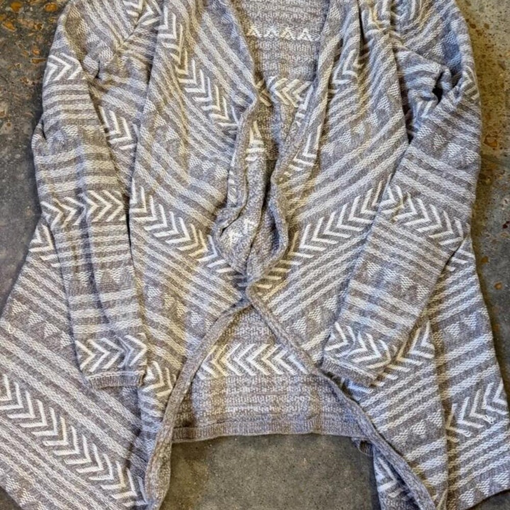 Cozy Lucky Brand open-front cardigan featuring a gray and cream Southwestern/tri
